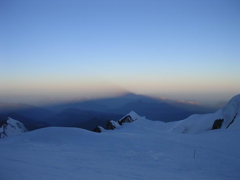 L'ombre du sommet du Mt Blanc