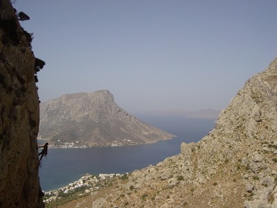 Un grimpeur dans "Octana" au secteur Symplegades Rock, Kalymnos.