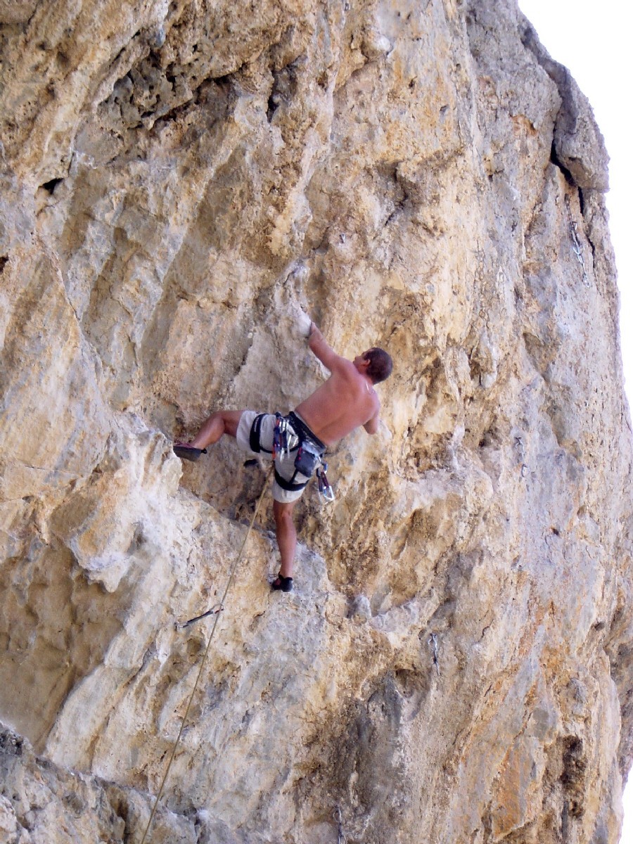 Boris dans "Dionysos" au secteur Odyssey, Kalymnos.