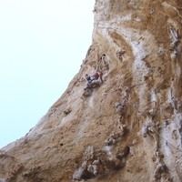 Boris dans "Kerveros" au secteur Spartacus, Kalymnos.