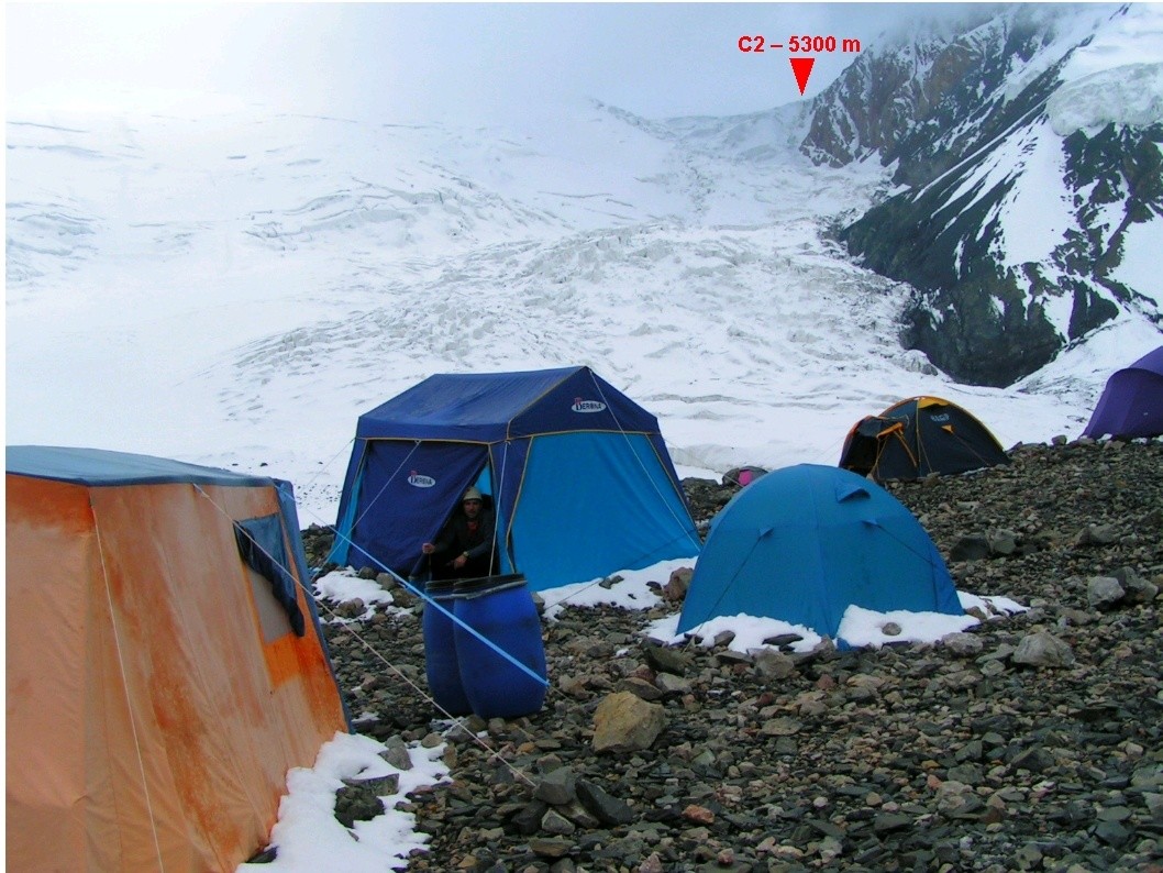 Campo 1 (4450 m). Catalans al Pic Lenin 2004.