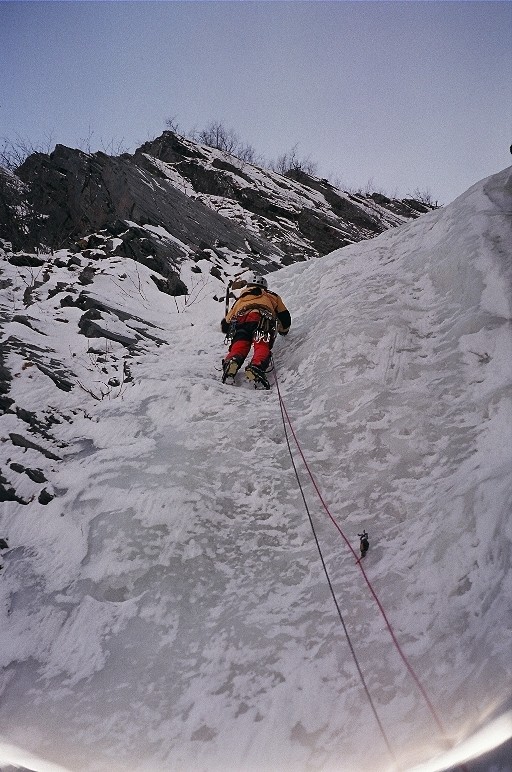 Dernière longueur d'une petite cascade aux Valdez WI 3