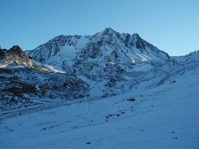 l'Aiguille de Péclet depuis la combe de Thorens