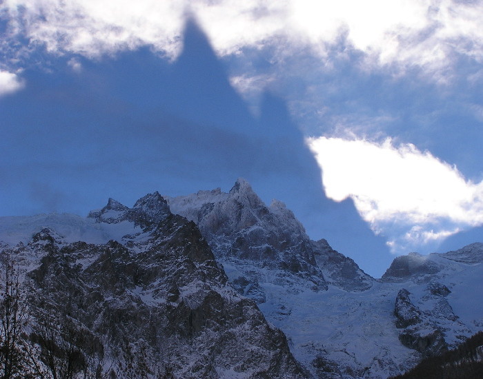 Ombre saisissante de la Meije