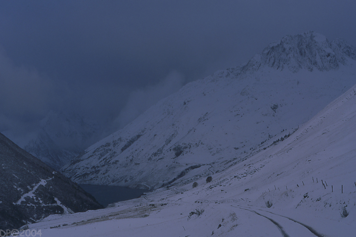 Grand Maison sous les premieres neiges