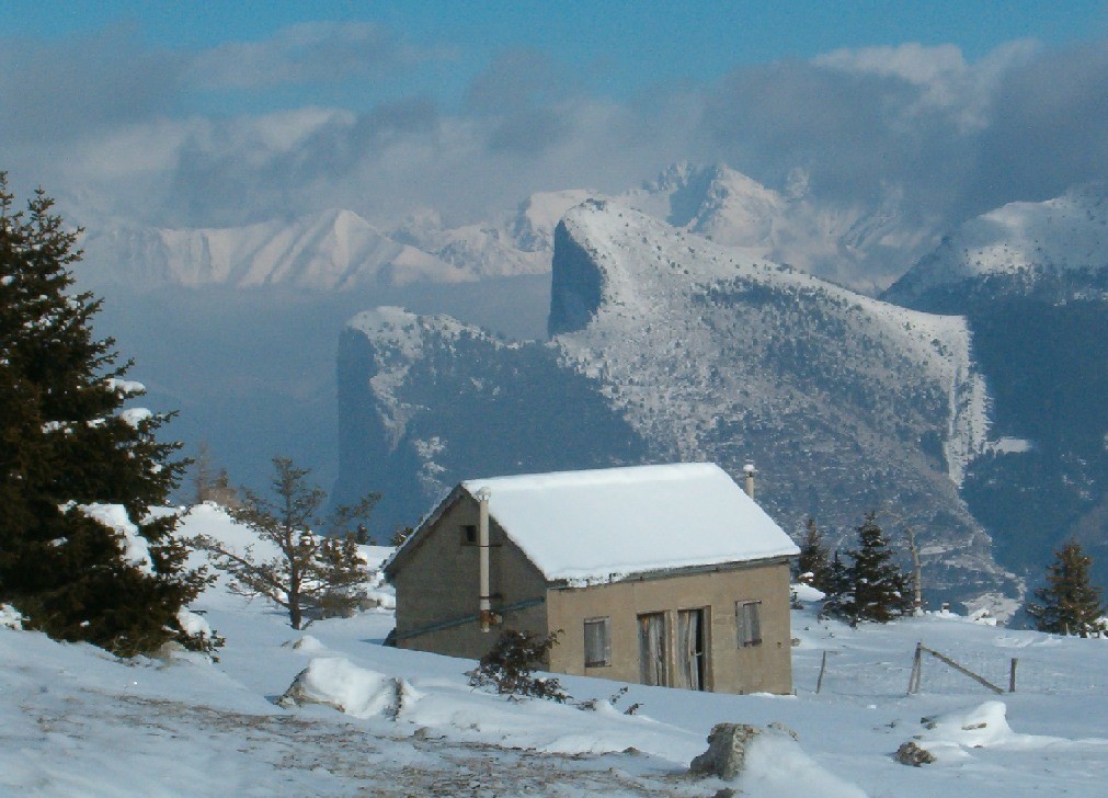 Un abri ....vers 1500m, j'ai pas été voir