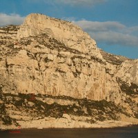 La Candelle, le socle et la traversée de Commune