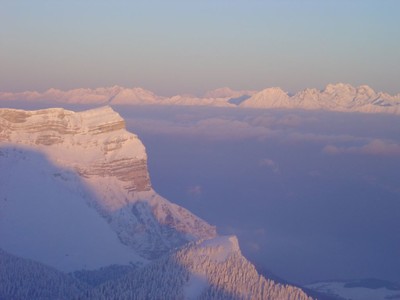 Soleil couchant sur le Bec Charvet, la Dent de Crolles et Belledonne