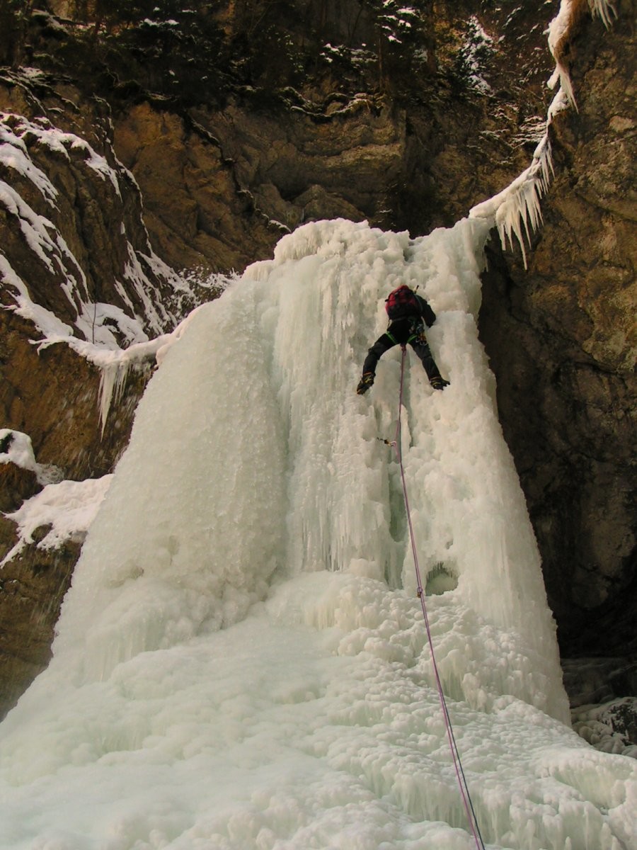 Cascade de Nant Bargat. Pas cle du 3eme longueur.