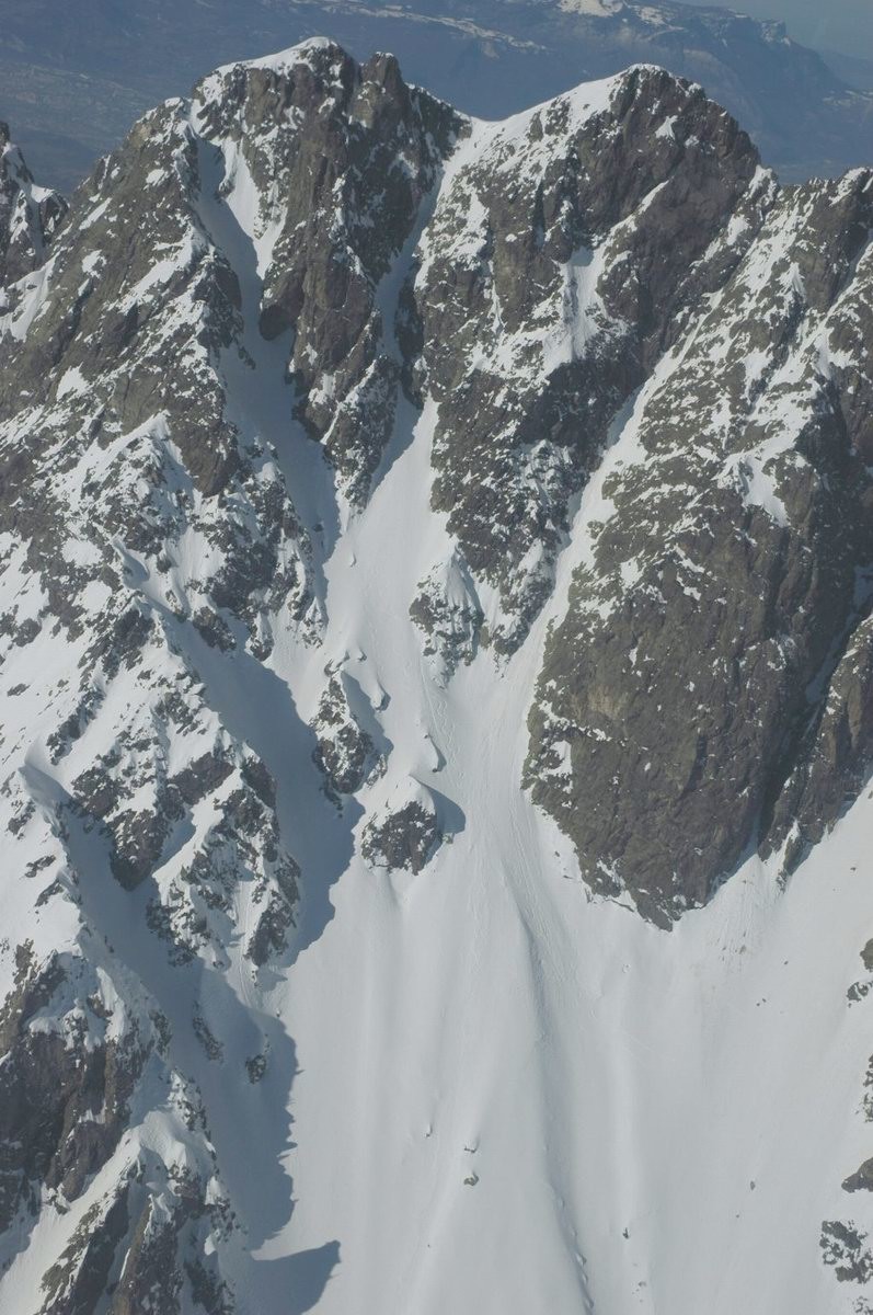 Le couloir Est du sorbier vu d'en bas : la sortie invisible vers la gauche