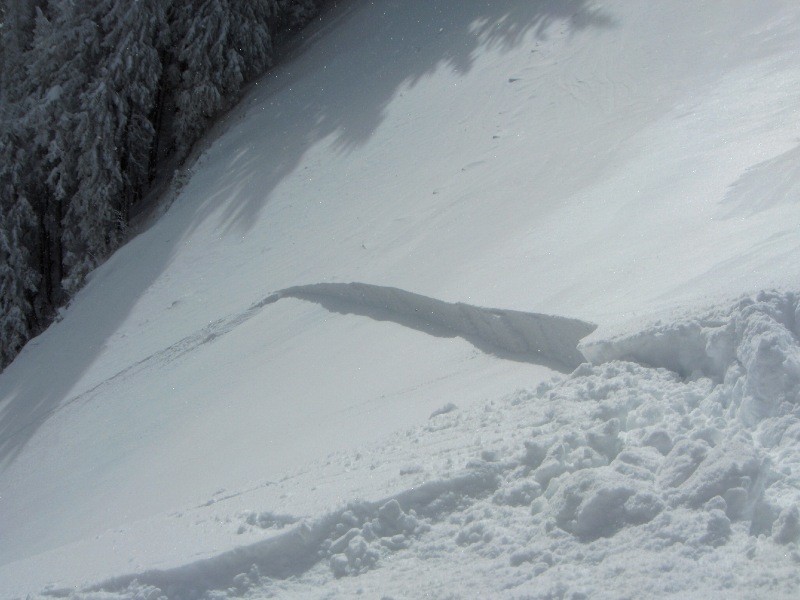 Petite plaque dans le couloir N du Bec Charvet