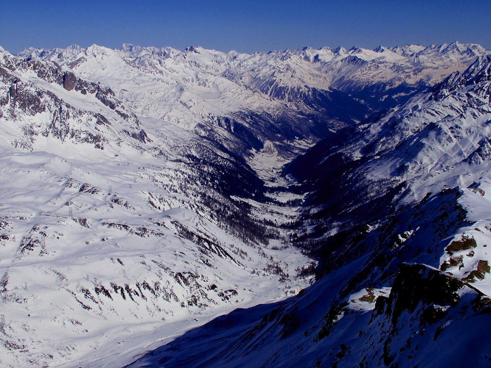 Val Bedretto dalla cima del Helgenhorn