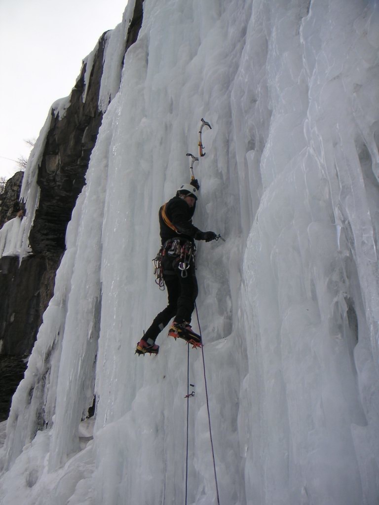 Christophe dans le grand mur raide