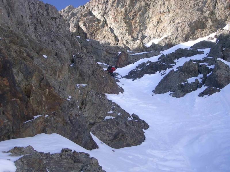L'étroiture passe à ski mais pas avec des 180 ;-)