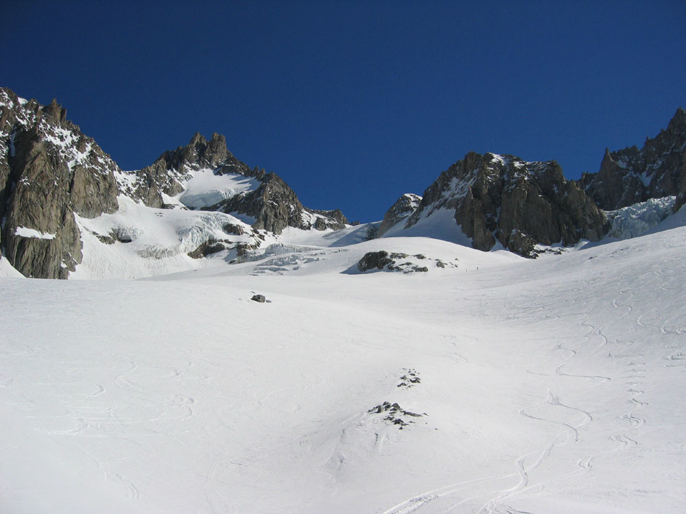 Vue de la montée vers le col d'argentiere (au centre)