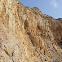 Yves Rémy dans les derniers mètres de sa création à Kalymnos.