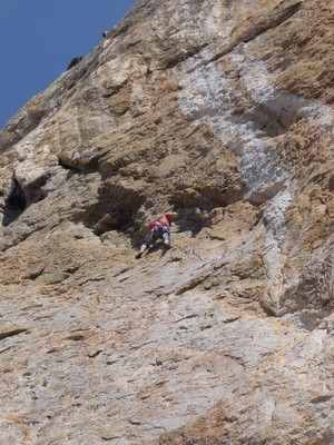 Yves Rémy dans les derniers mètres de notre nouvelle ligne à Kalymnos.