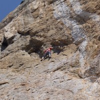 Yves Rémy dans les derniers mètres de notre nouvelle ligne à Kalymnos.