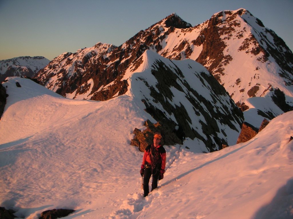 Sur l'arête principale de la famille Armet