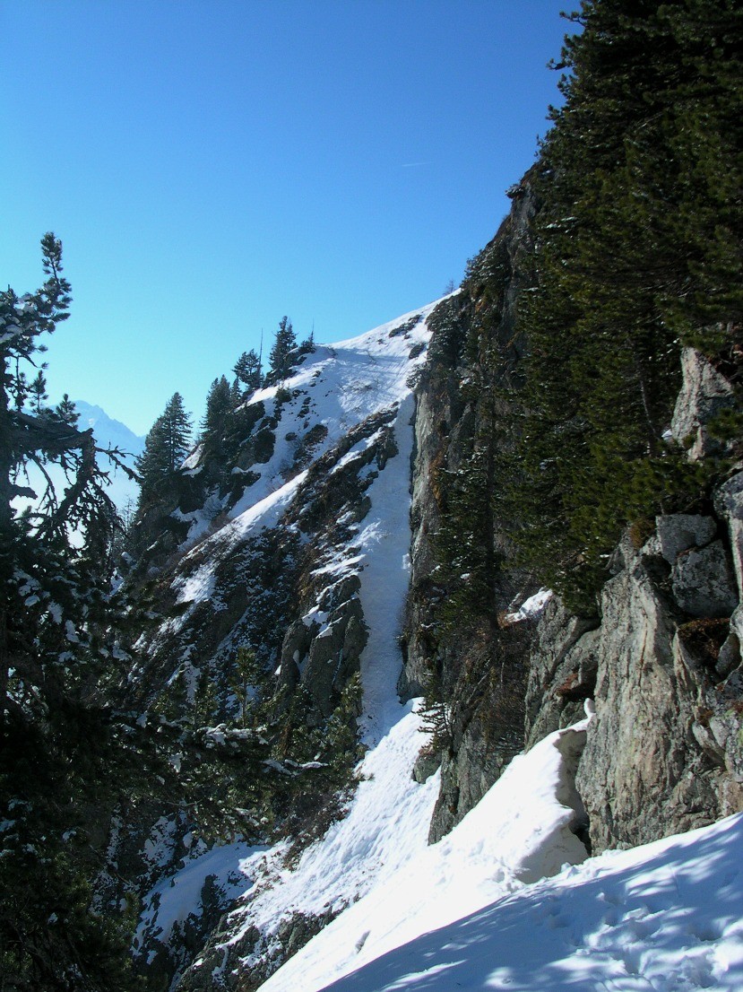 Traversée inférieure sous la face NE du Salantin