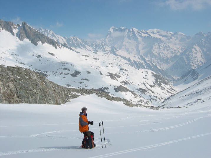 Todi dalla capanna Cavardiras con il vallone di discesa in val Russein