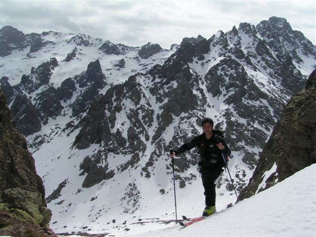 cinto (à gauche) vue de la breche missoghiu