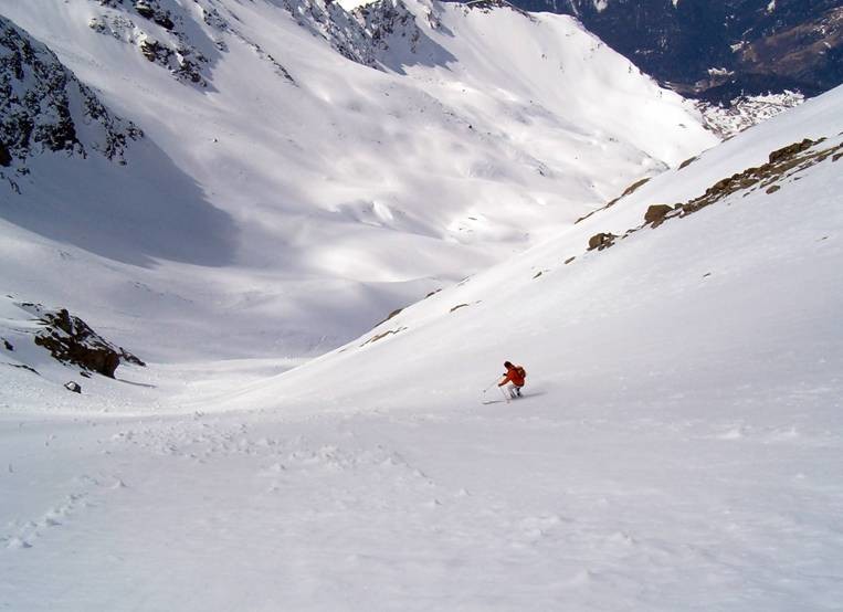 Discesa del canalone S del Piz d'Err