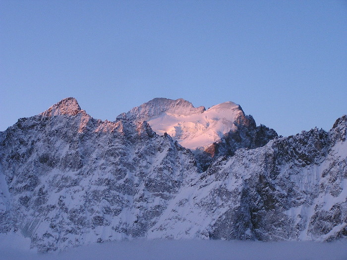 Lever de soleil depuis le refuge Adèle Planchard