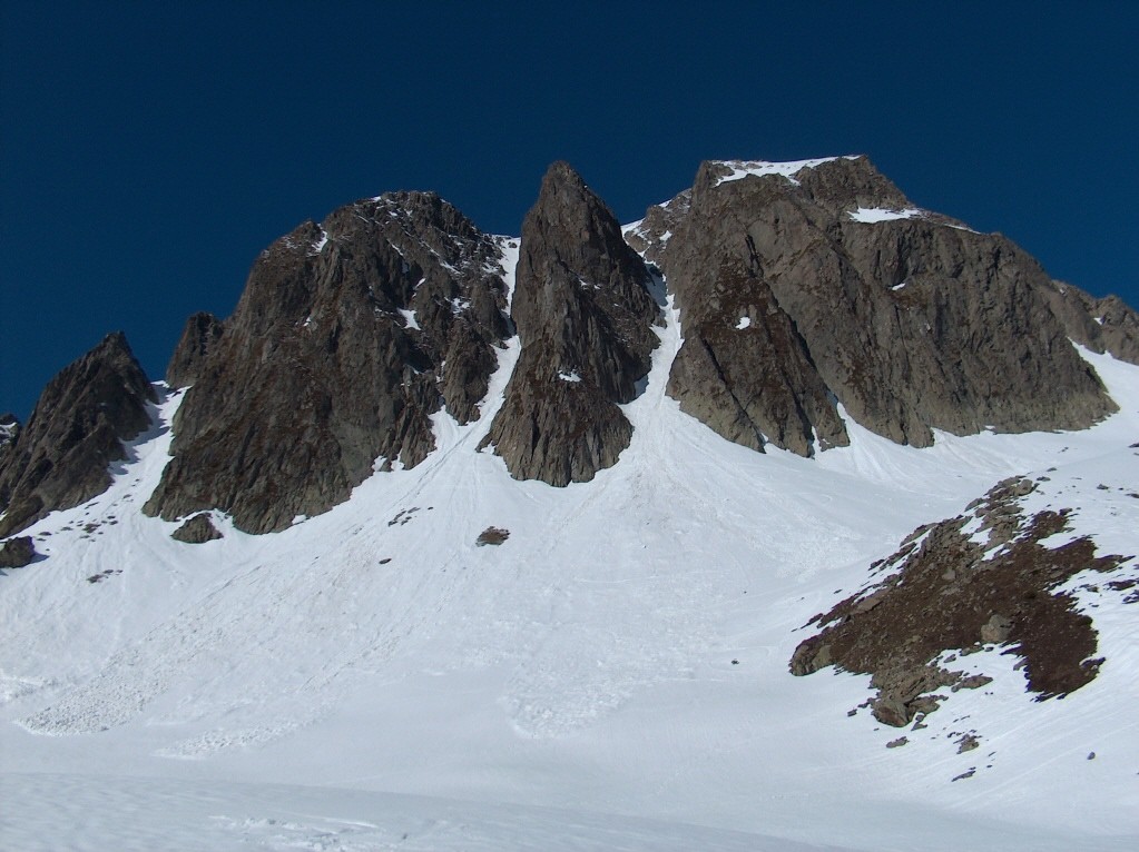 Rocher Piliozan et ses couloirs jumeaux.