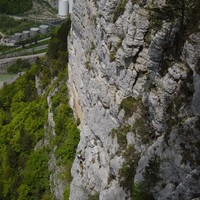 Une cordée dans la  "Face de Rondchâtel" à Plagne, Suisse.