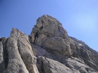 Dans la partie médiane de l'arête W Dans la partie médiane de l'arête W