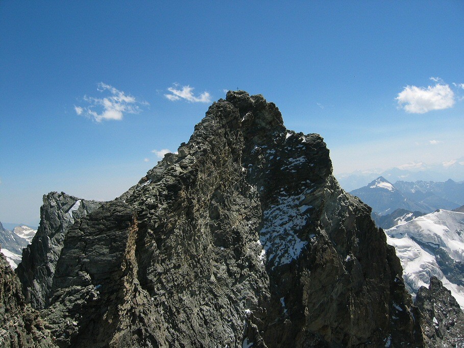 Le sommet central depuis le sommet frontière