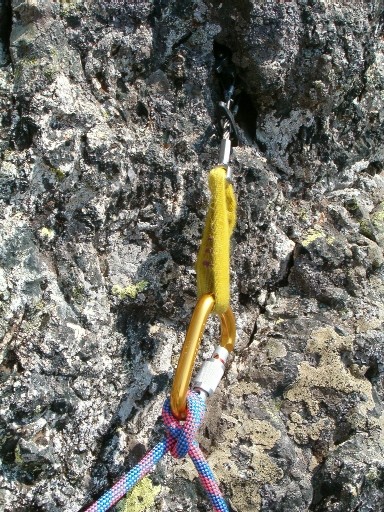 Un bon point dans les vacances .....Qui a écrit que le gneiss de Belledonne ne se prétait pas aux assurages naturels ?