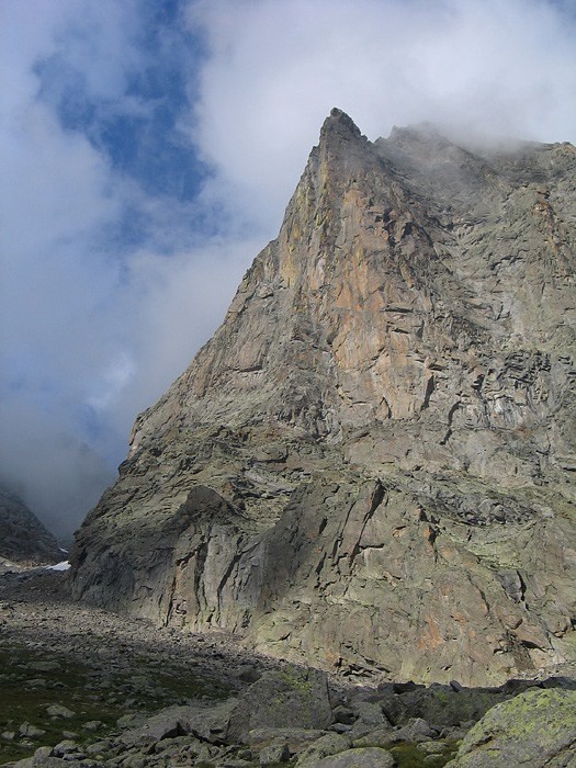 La stupenda parete Ovest del Becco di Valsoera