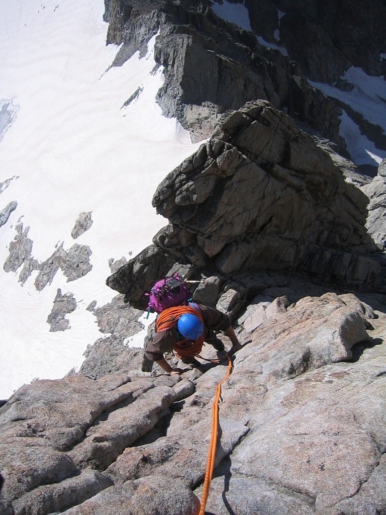 Pic Nord des Cavales / arête sud : Seb dans les belles cannelures !
