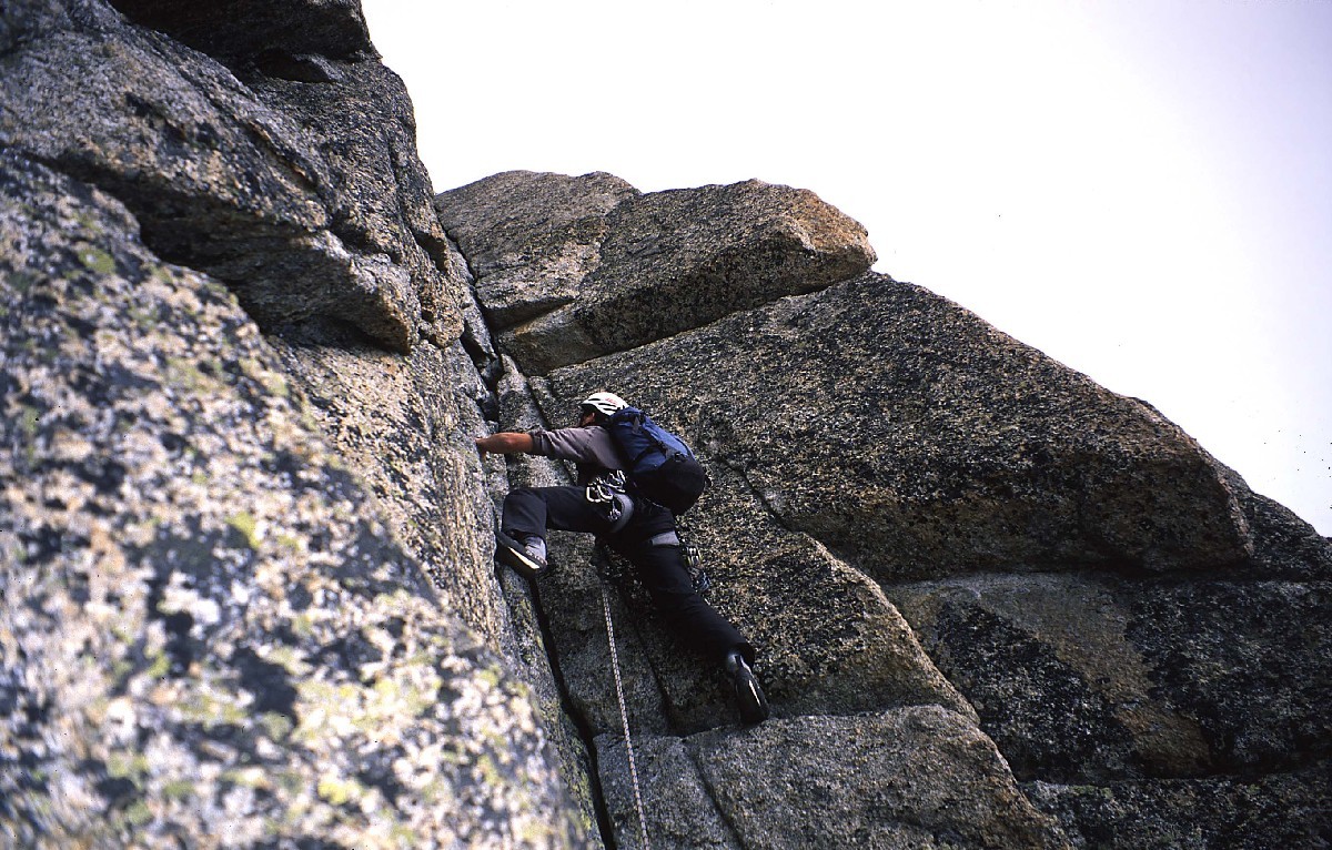 Raoul dans la longueur clé de la Renaudie à la Dent du Requin (V+)