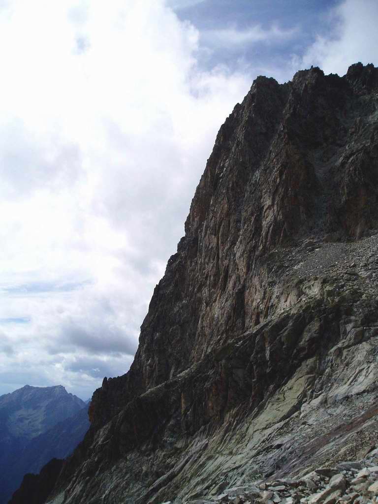 Pointe du Vallonnet : Le pilier Sud de profil