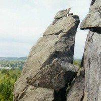 L'aiguille du massif Condor à Val-David (nord de Montréal, Québec, Canada).