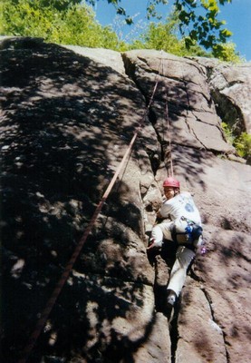 JFG dans la voie Magnum du massif Les Champs Elysés à Val-David (nord de Montréal, Québec, Canada). JFG dans la voie Magnum du massif Les Champs Elysés à Val-David (nord de Montréal, Québec, Canada).