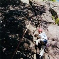 JFG dans la voie Magnum du massif Les Champs Elysés à Val-David (nord de Montréal, Québec, Canada).