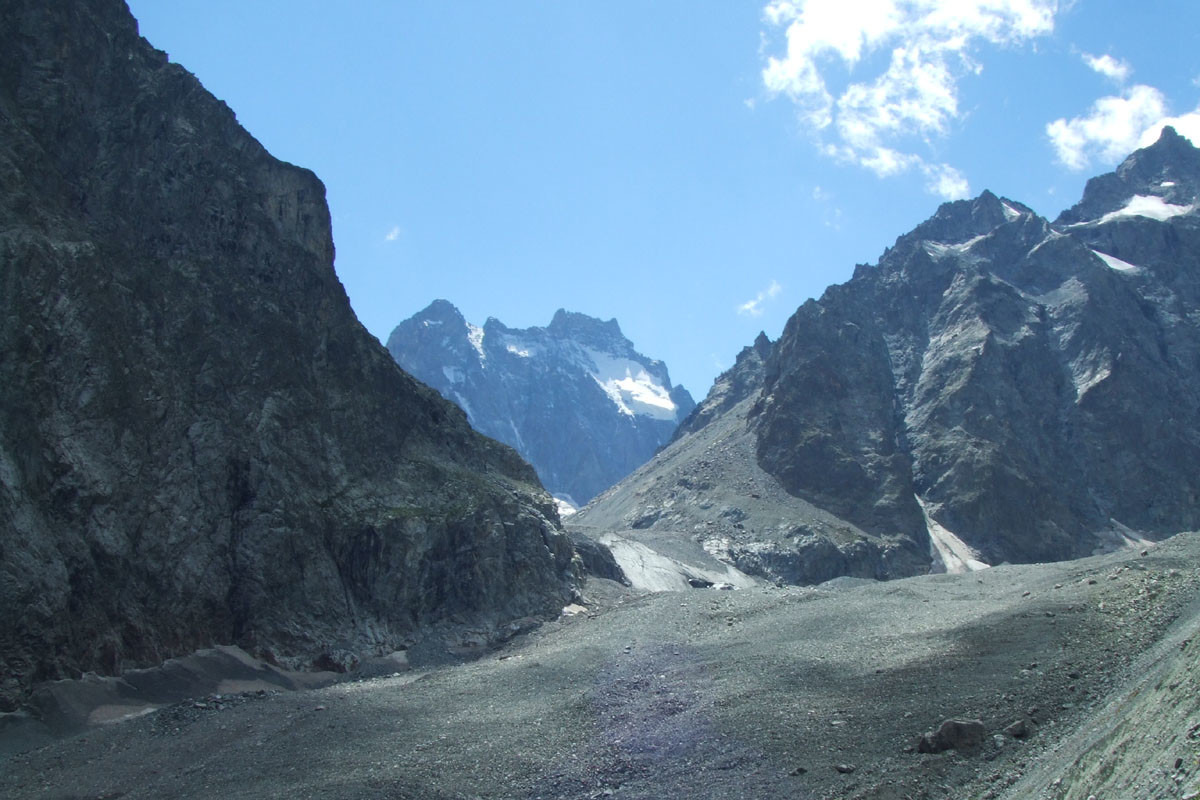 l'ailefroide de la morraine du glacier noir