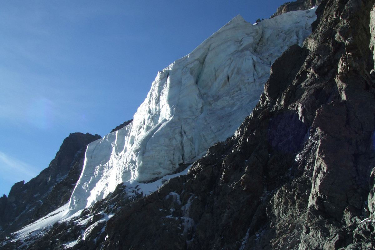 glacier suspendue de l'ailefroide