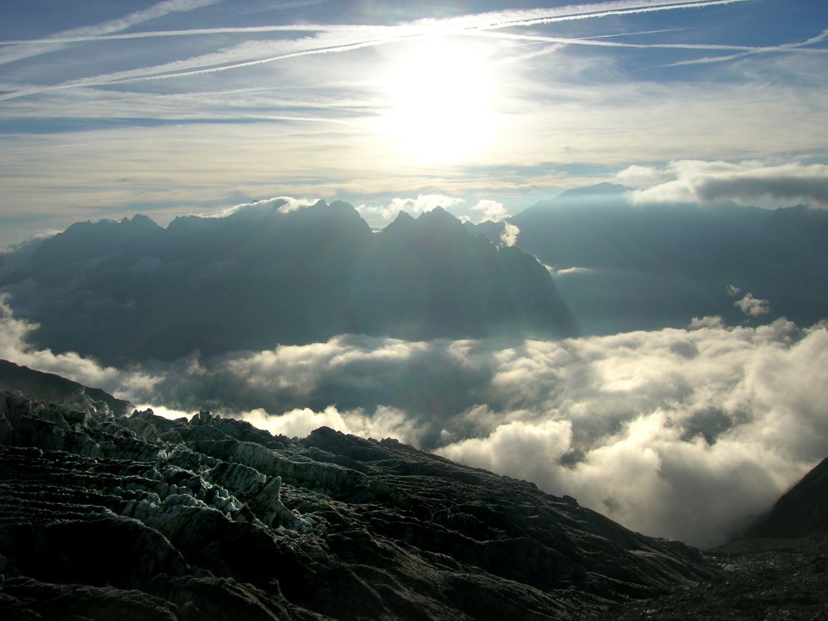 Coucher de soleil sur les aiguilles rouges