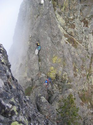 Sur les arêtes de l'oreille du loup Sur les arêtes de l'oreille du loup