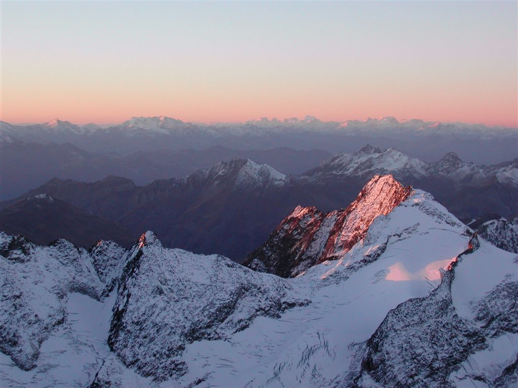 Lever de soleil depuis l'arête des Domes de Miage