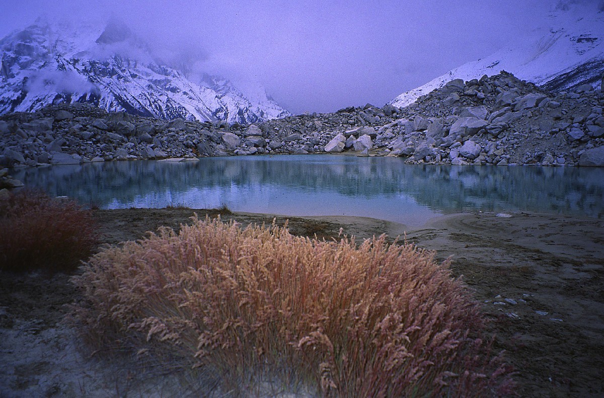 Petit lac au dessus de Tapovan