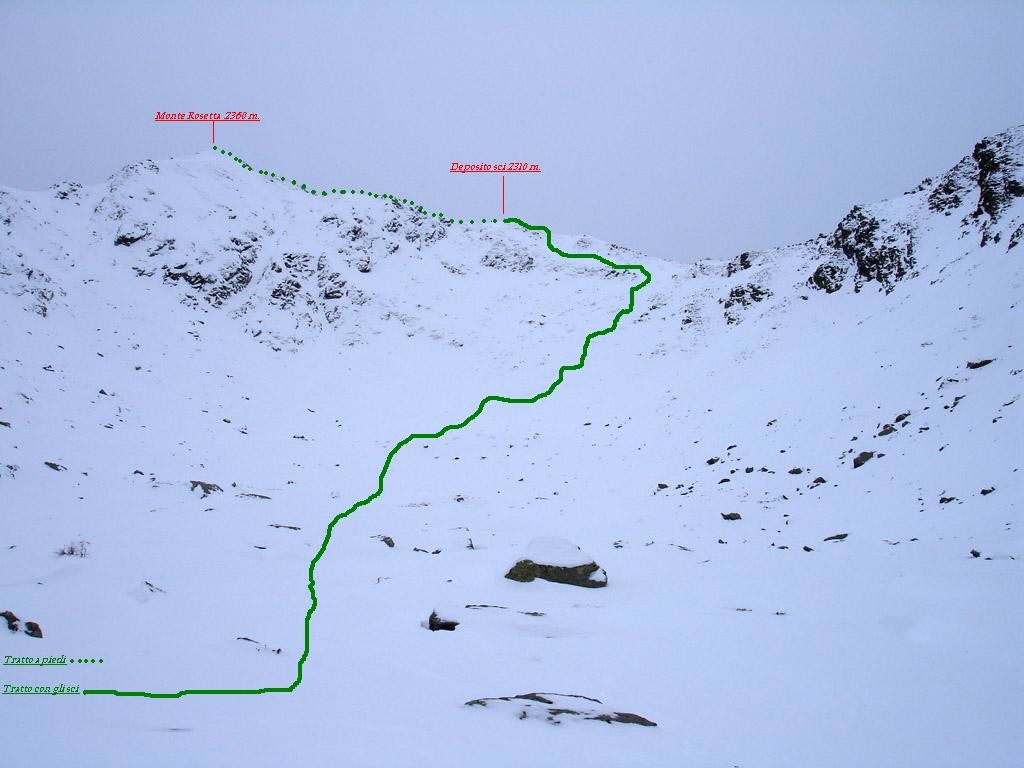 Passaggio chiave per salire alla sella 2304 m fra il Monte Rosetta 2360 m e il Monte Combana 2327 m.