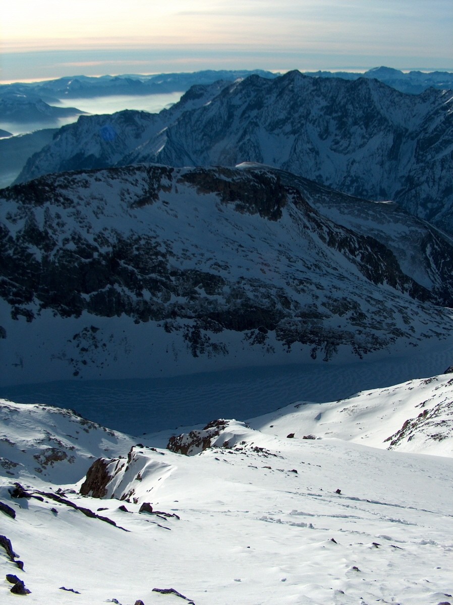 Vue du sommet vers le SW.