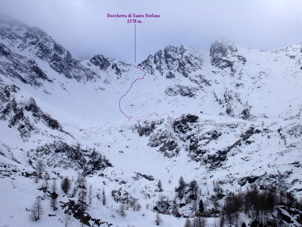 La bocchetta di Santo Stefano 2378 m nei pressi dei laghi omonimi