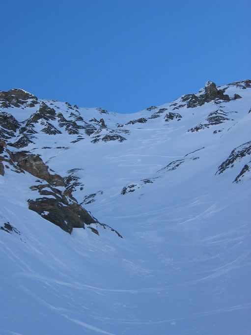 Les 2 couloirs en face W de la Dotse